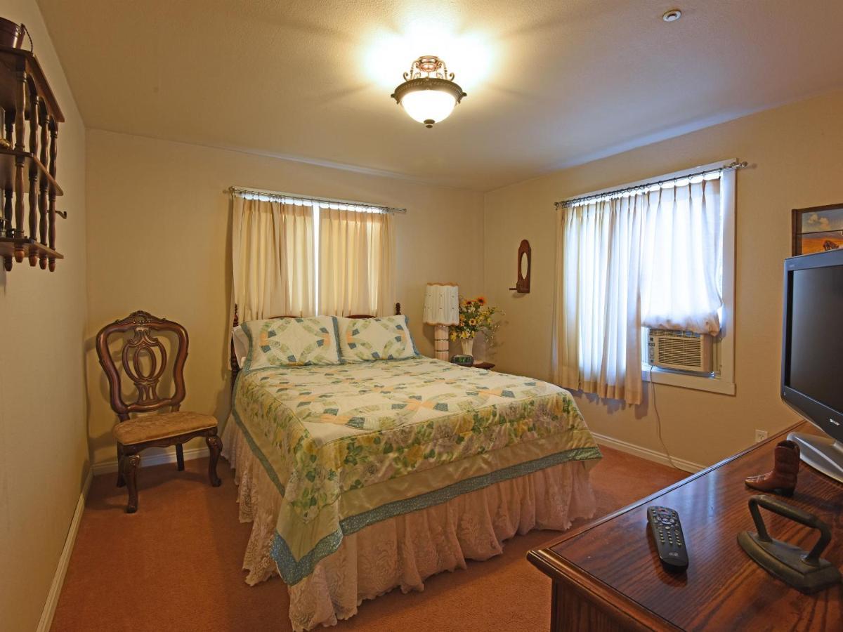 Pine Tree Inn Panaca Habitación foto